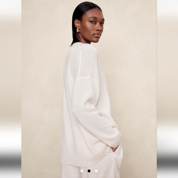 Banana Republic Blush Crew Neck Sweater - Picture 4 of 9